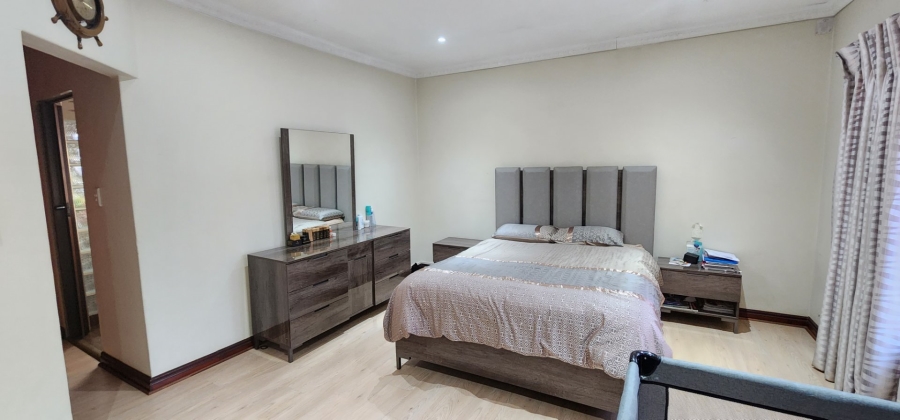 5 Bedroom Property for Sale in Erasmia Gauteng