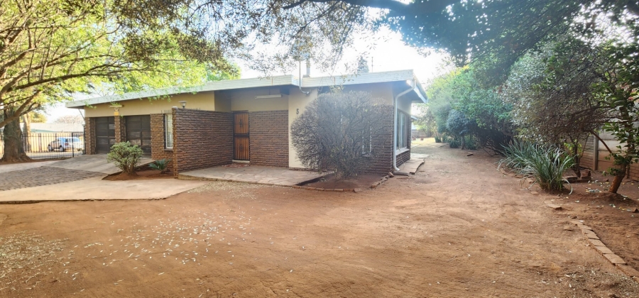 5 Bedroom Property for Sale in Erasmia Gauteng