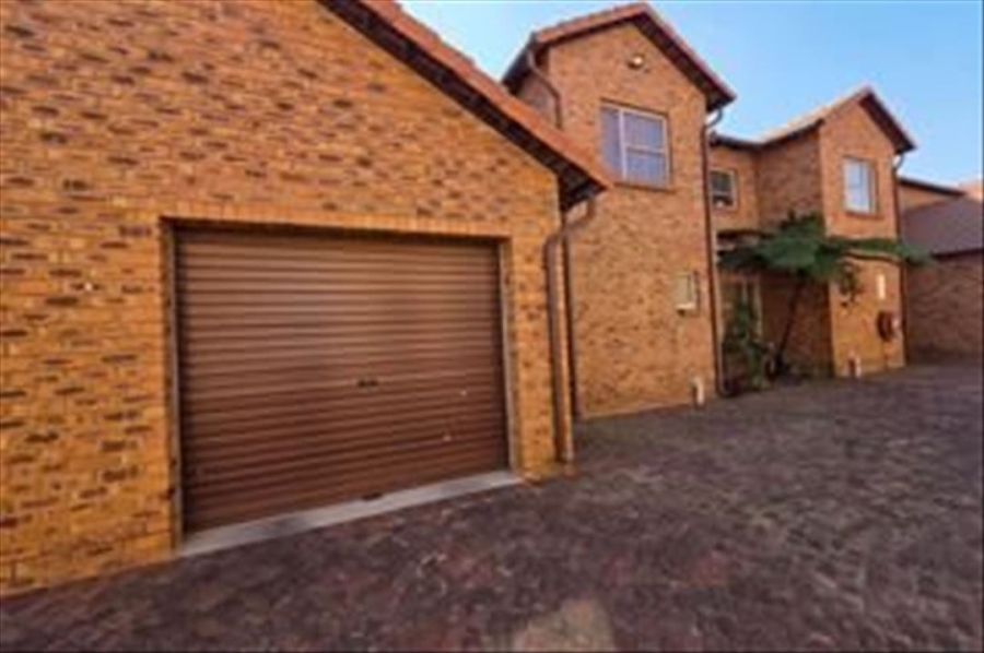 2 Bedroom Property for Sale in Groeneweide Gauteng