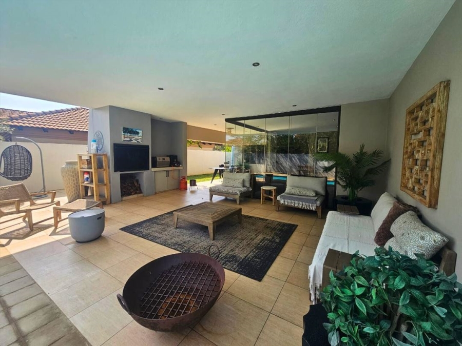 4 Bedroom Property for Sale in Glen Marais Gauteng