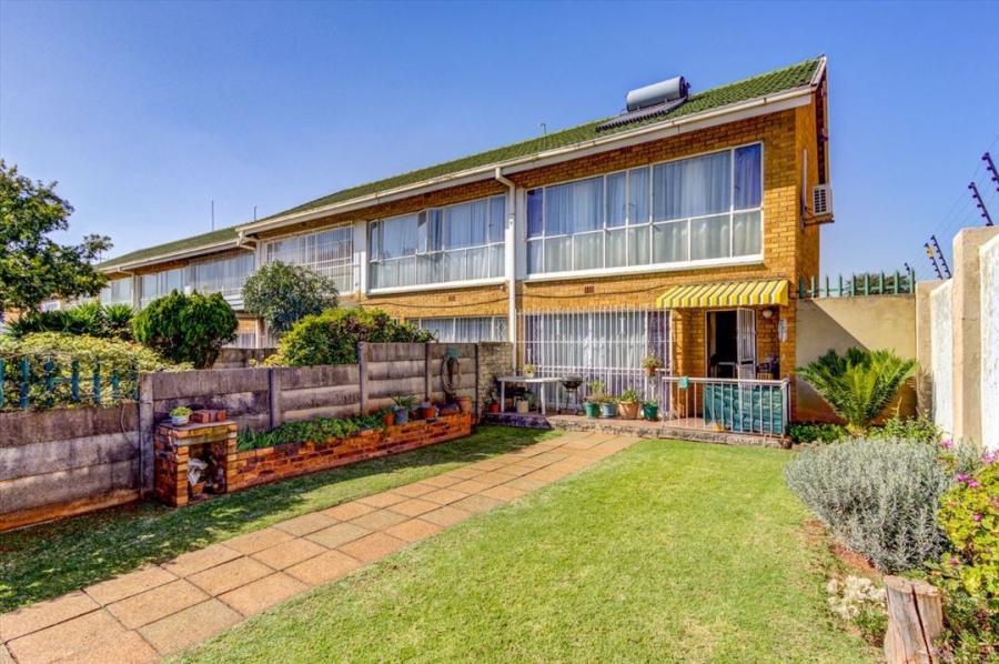 2 Bedroom Property for Sale in Rhodesfield Gauteng