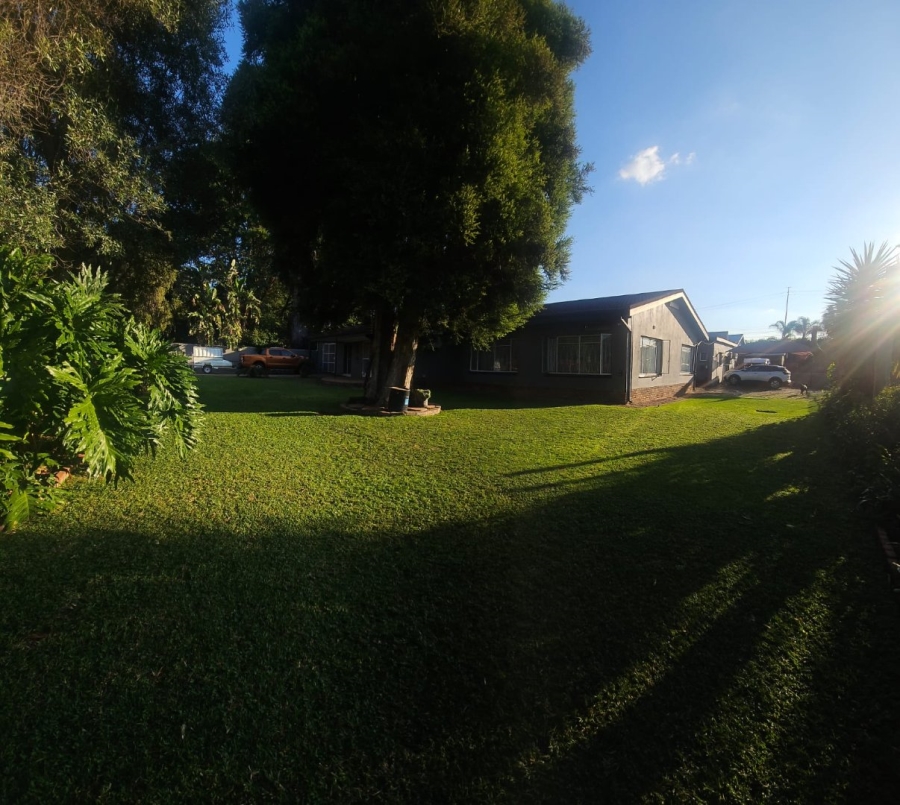 5 Bedroom Property for Sale in Mountain View Gauteng