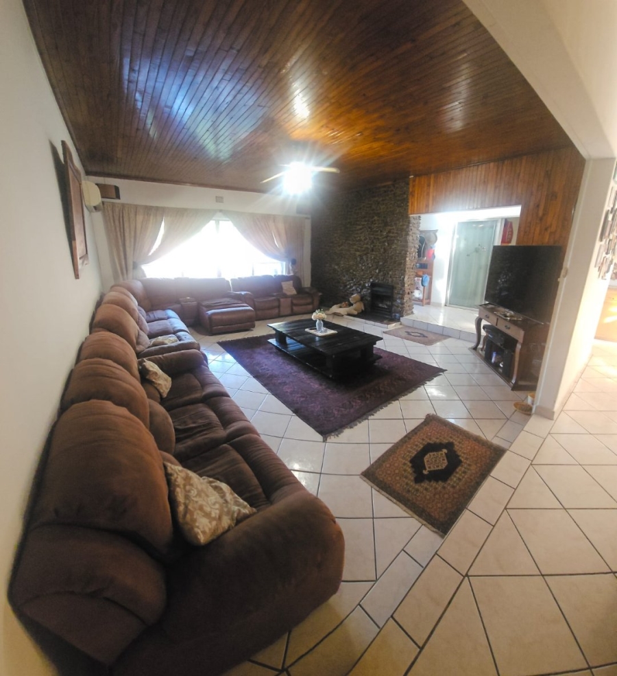 5 Bedroom Property for Sale in Mountain View Gauteng