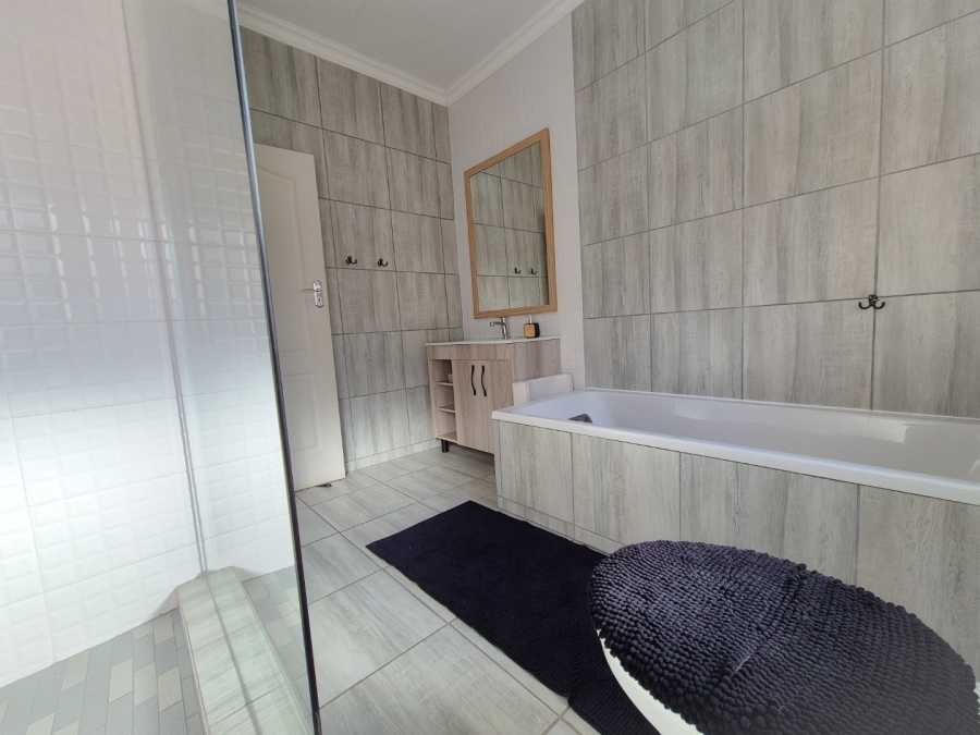 4 Bedroom Property for Sale in Vanderbijlpark SW 5 Gauteng