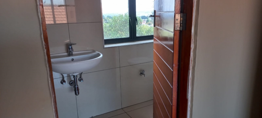 To Let 2 Bedroom Property for Rent in Crown Gardens Gauteng