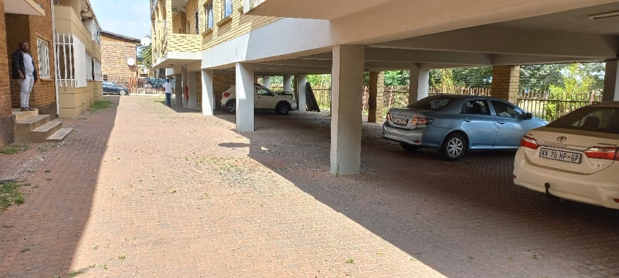 To Let 2 Bedroom Property for Rent in Crown Gardens Gauteng