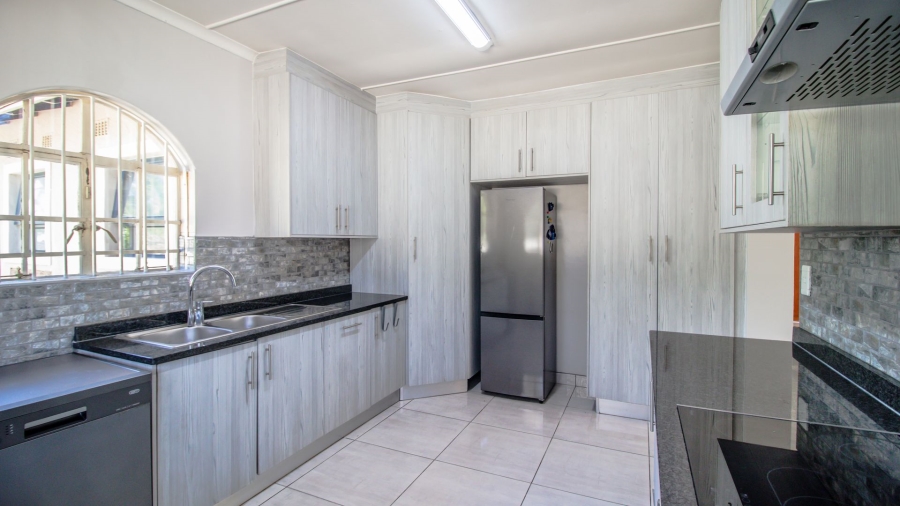 3 Bedroom Property for Sale in Highway Gardens Gauteng