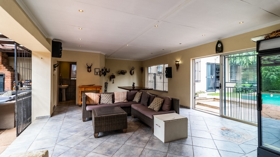 3 Bedroom Property for Sale in Buurendal Gauteng