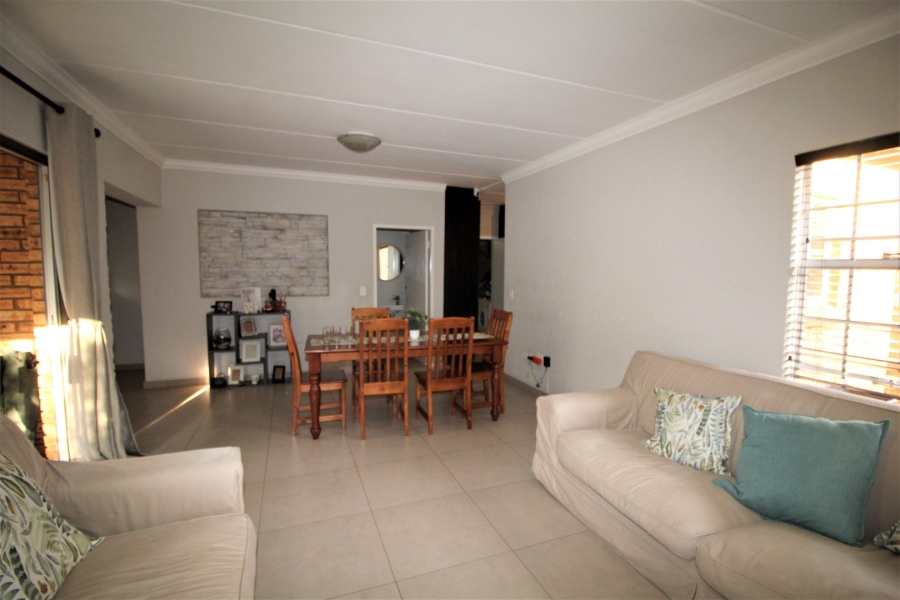 3 Bedroom Property for Sale in Honeydew Ridge Gauteng