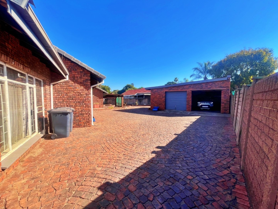 3 Bedroom Property for Sale in Wierda Park Gauteng