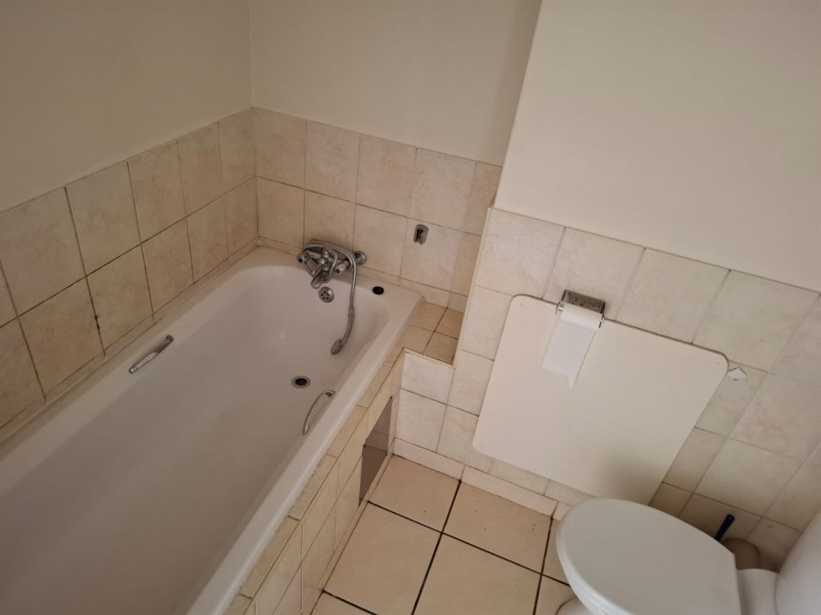 2 Bedroom Property for Sale in Zwartkop Gauteng