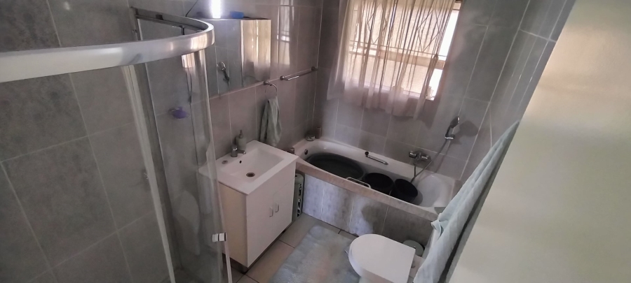 2 Bedroom Property for Sale in Buccleuch Gauteng