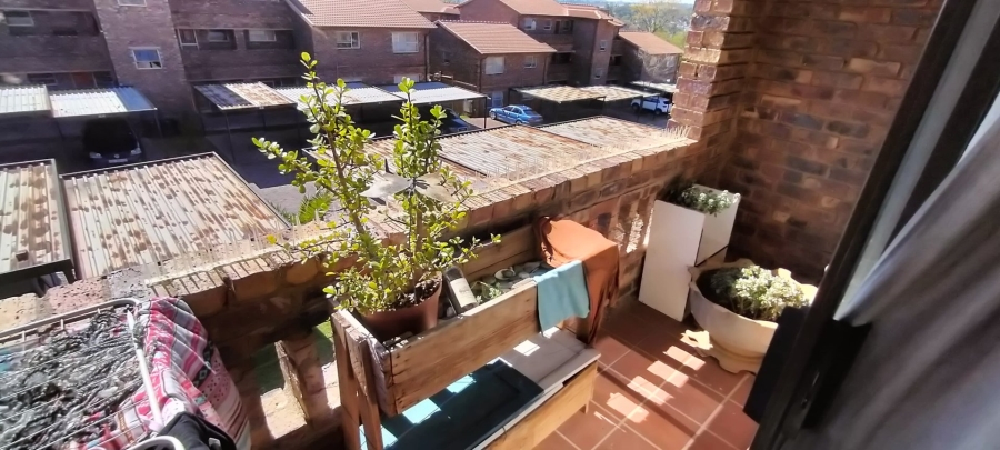 2 Bedroom Property for Sale in Buccleuch Gauteng