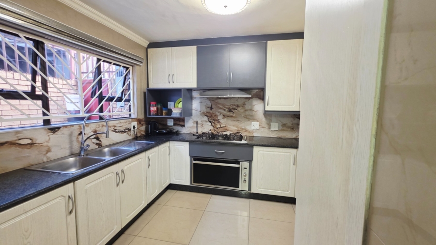 5 Bedroom Property for Sale in Laudium Gauteng