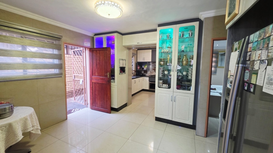 5 Bedroom Property for Sale in Laudium Gauteng