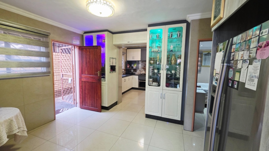 5 Bedroom Property for Sale in Laudium Gauteng
