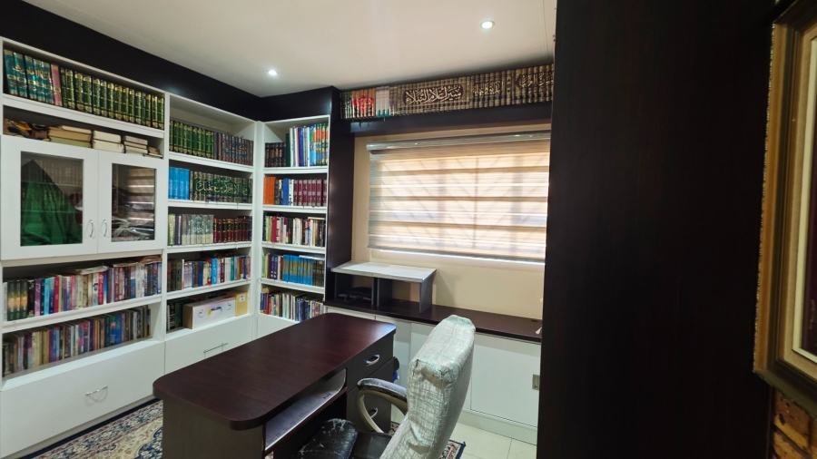 5 Bedroom Property for Sale in Laudium Gauteng
