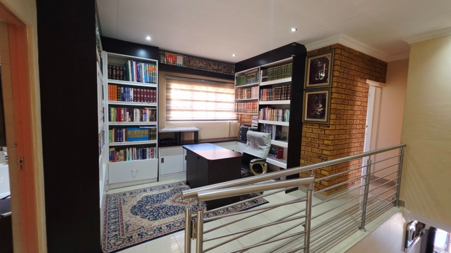 5 Bedroom Property for Sale in Laudium Gauteng