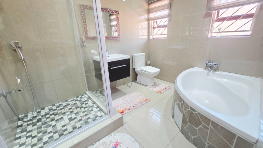 5 Bedroom Property for Sale in Laudium Gauteng