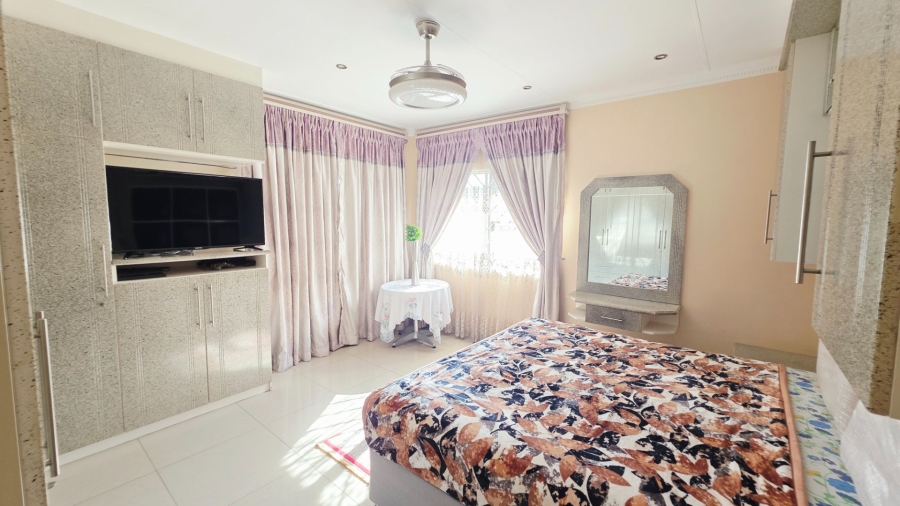 5 Bedroom Property for Sale in Laudium Gauteng