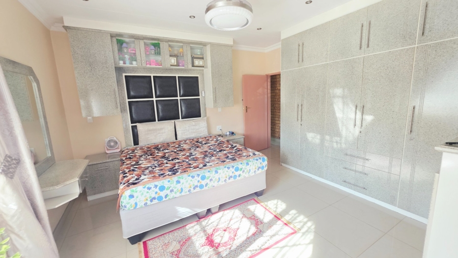 5 Bedroom Property for Sale in Laudium Gauteng