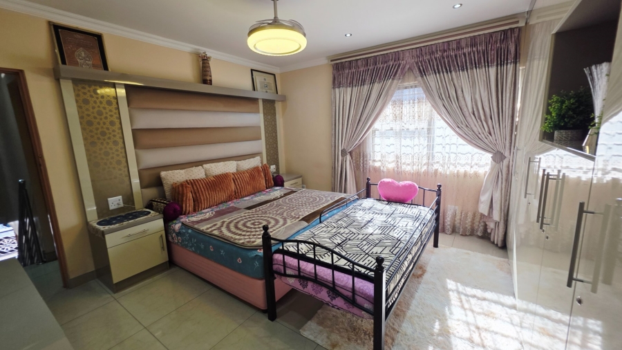 5 Bedroom Property for Sale in Laudium Gauteng