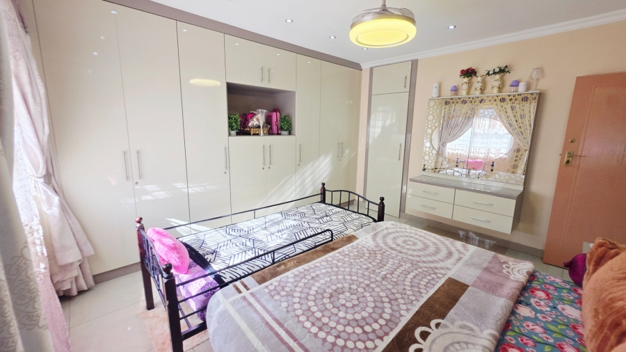 5 Bedroom Property for Sale in Laudium Gauteng