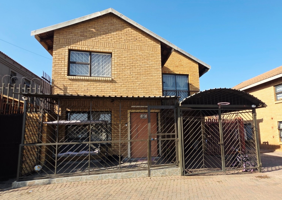 5 Bedroom Property for Sale in Laudium Gauteng