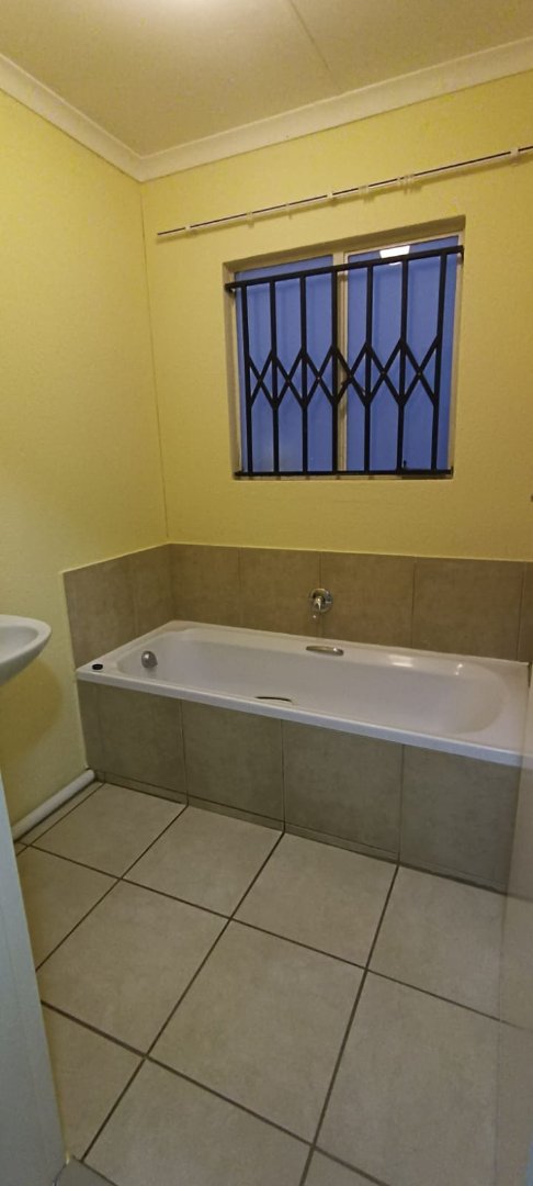 To Let 2 Bedroom Property for Rent in Mahube Valley Gauteng