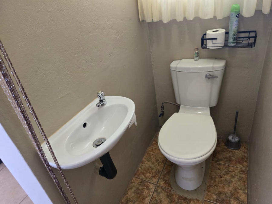 To Let 1 Bedroom Property for Rent in Primrose Gauteng