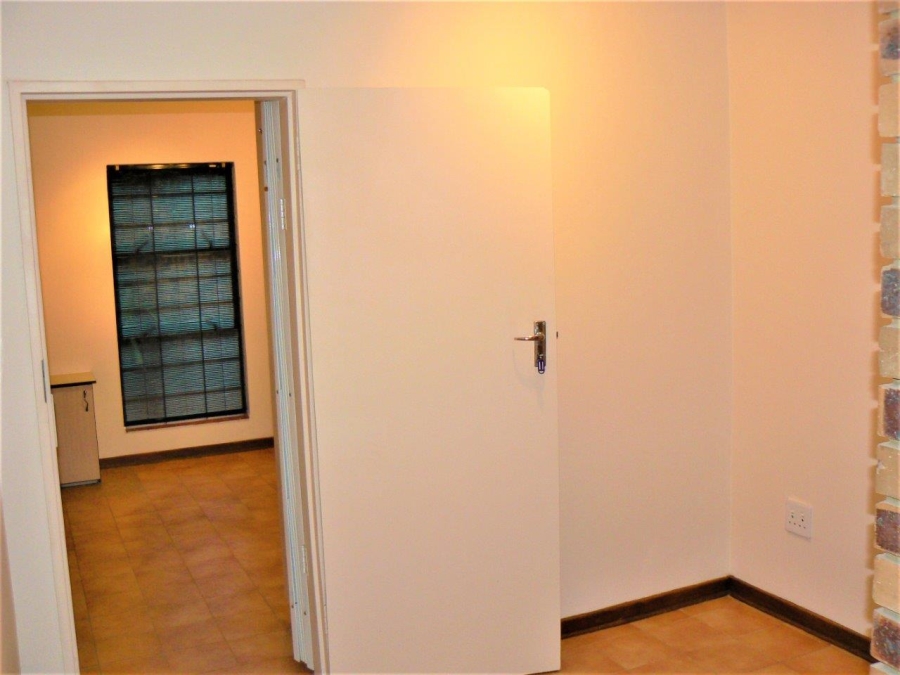 To Let 2 Bedroom Property for Rent in Waterkloof Ridge Gauteng