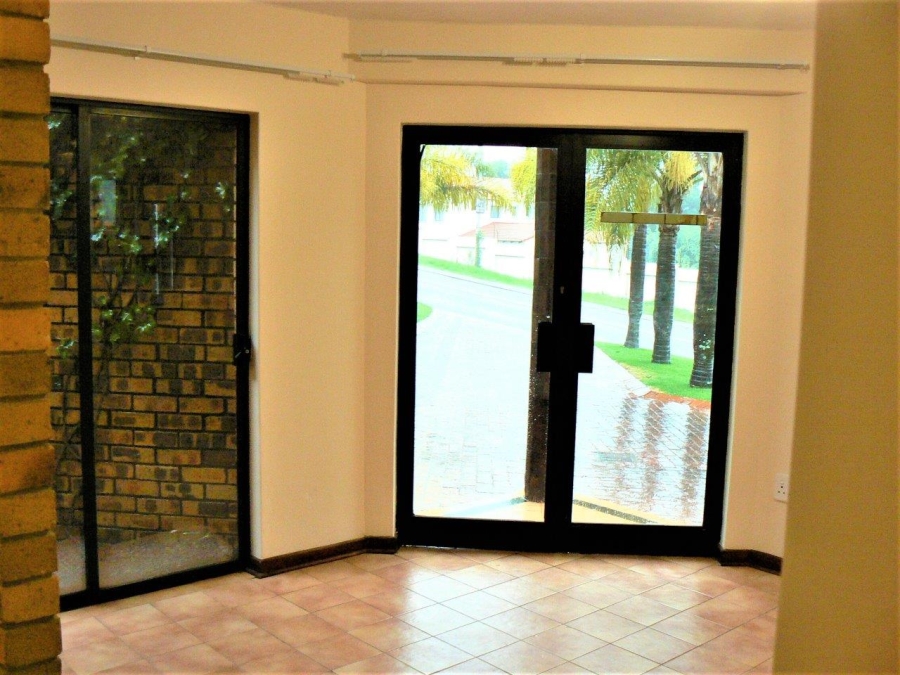 To Let 2 Bedroom Property for Rent in Waterkloof Ridge Gauteng