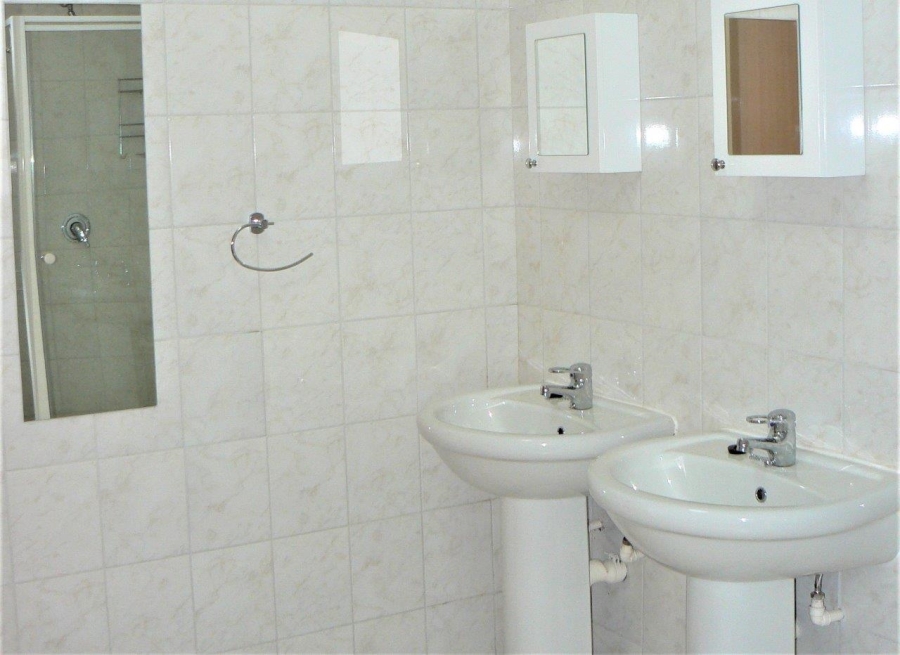 To Let 2 Bedroom Property for Rent in Waterkloof Ridge Gauteng