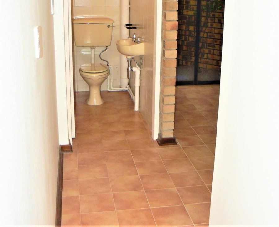 To Let 2 Bedroom Property for Rent in Waterkloof Ridge Gauteng