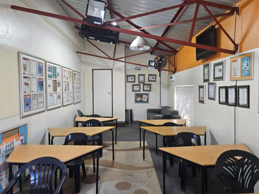  Bedroom Property for Sale in Robertsham Gauteng