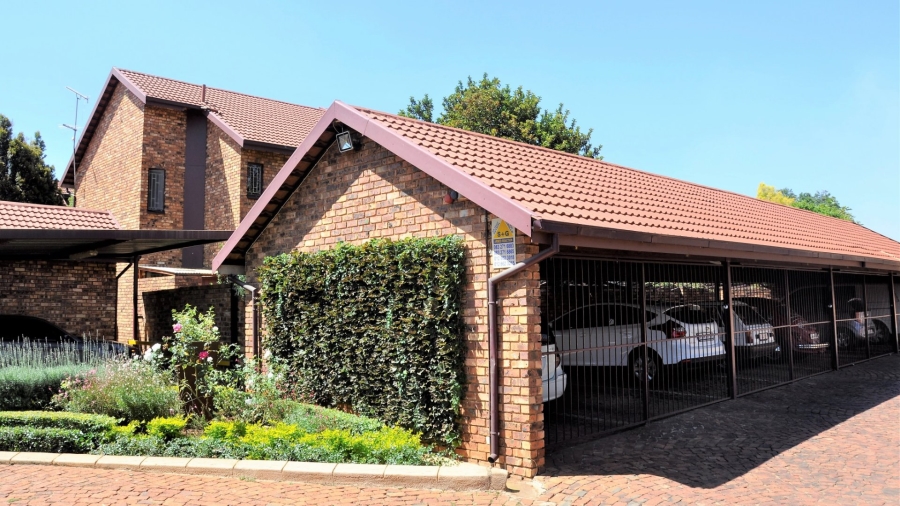 To Let 2 Bedroom Property for Rent in Pierre Van Ryneveld Gauteng