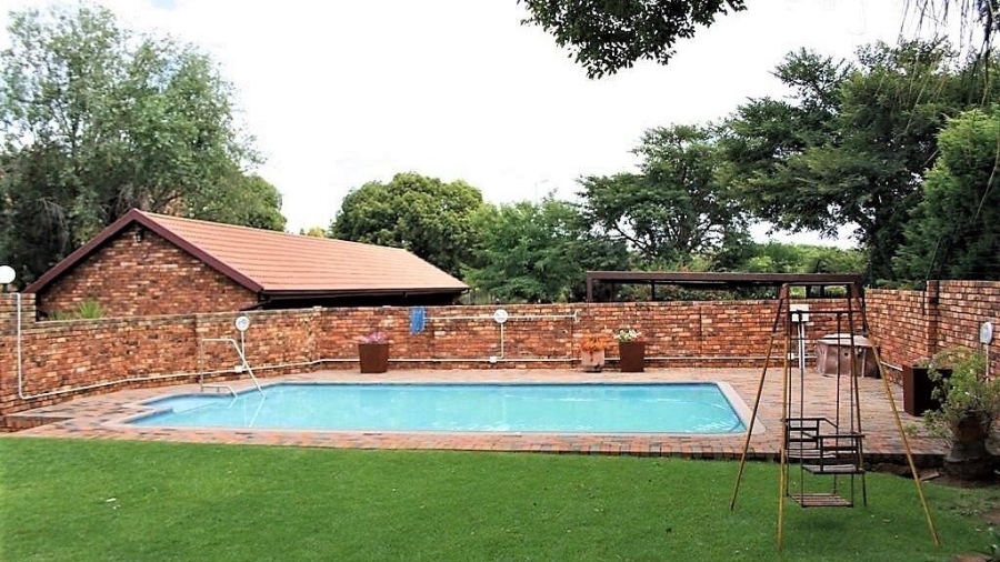 To Let 2 Bedroom Property for Rent in Pierre Van Ryneveld Gauteng
