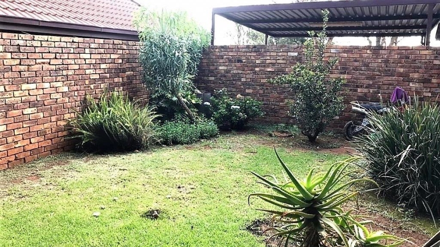 To Let 2 Bedroom Property for Rent in Pierre Van Ryneveld Gauteng