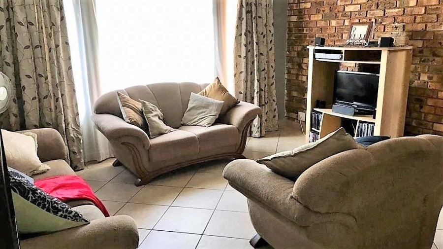 To Let 2 Bedroom Property for Rent in Pierre Van Ryneveld Gauteng