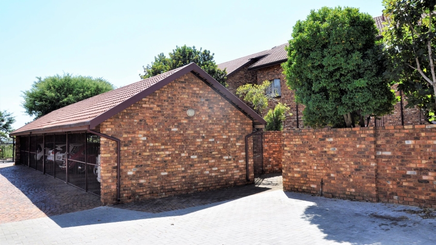 To Let 2 Bedroom Property for Rent in Pierre Van Ryneveld Gauteng
