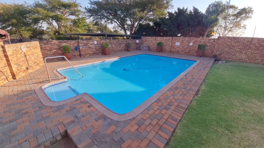 To Let 2 Bedroom Property for Rent in Pierre Van Ryneveld Gauteng