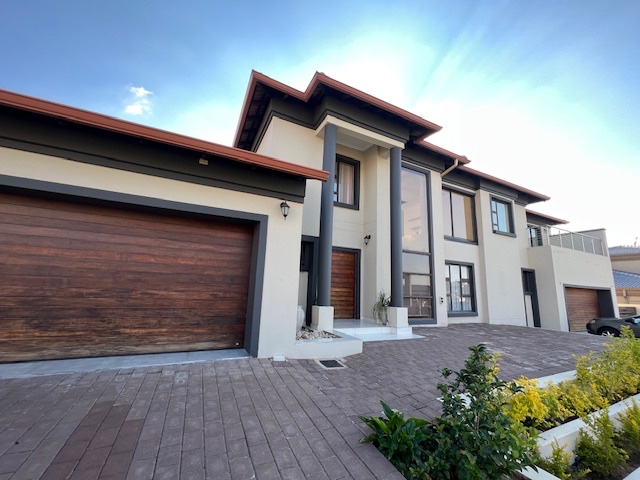 To Let 5 Bedroom Property for Rent in Blue Valley Golf Estate Gauteng