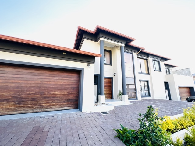 To Let 5 Bedroom Property for Rent in Blue Valley Golf Estate Gauteng