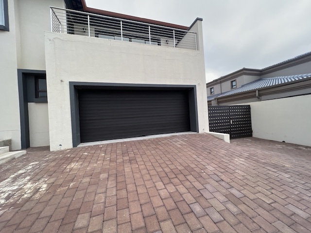 To Let 5 Bedroom Property for Rent in Blue Valley Golf Estate Gauteng