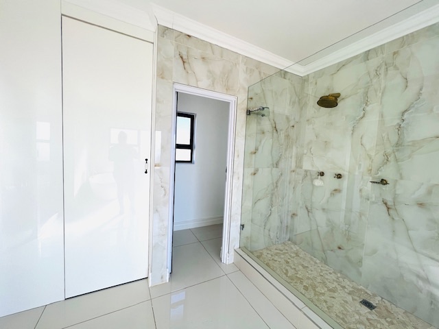To Let 5 Bedroom Property for Rent in Blue Valley Golf Estate Gauteng