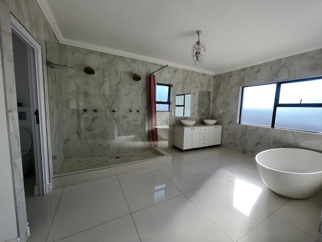 To Let 5 Bedroom Property for Rent in Blue Valley Golf Estate Gauteng