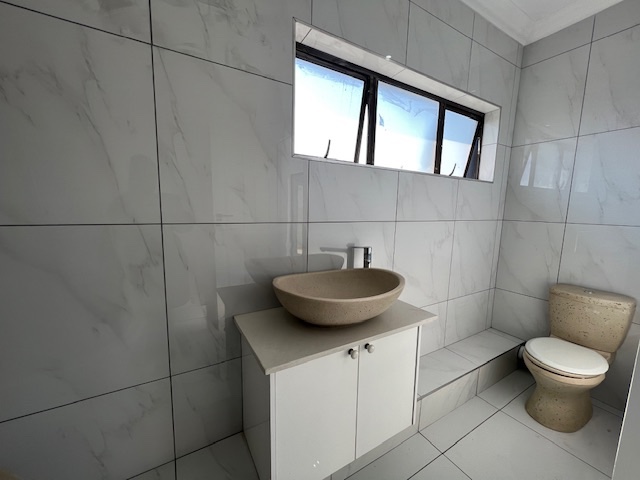 To Let 5 Bedroom Property for Rent in Blue Valley Golf Estate Gauteng
