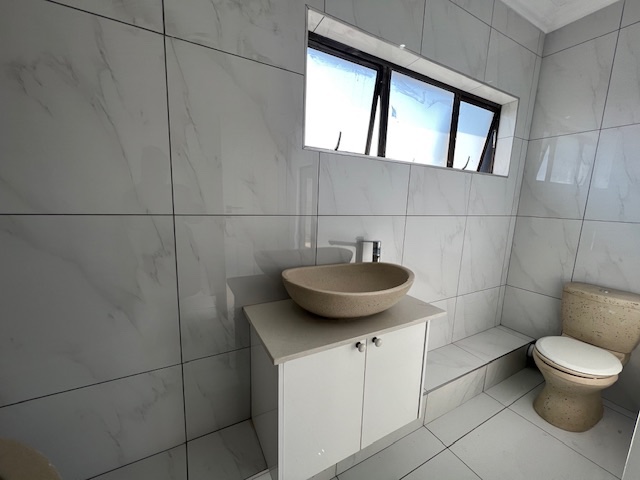 To Let 5 Bedroom Property for Rent in Blue Valley Golf Estate Gauteng