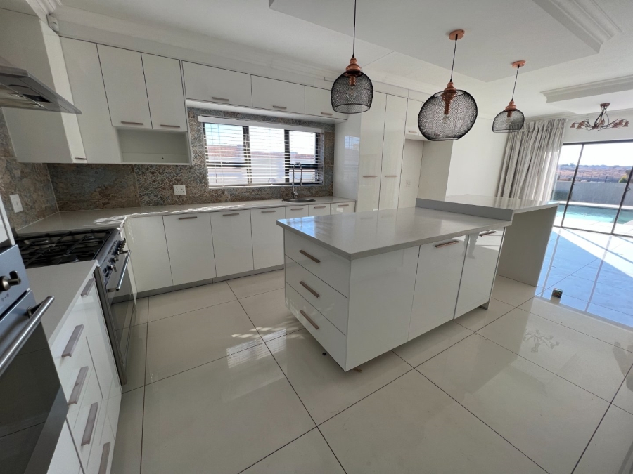 To Let 5 Bedroom Property for Rent in Blue Valley Golf Estate Gauteng