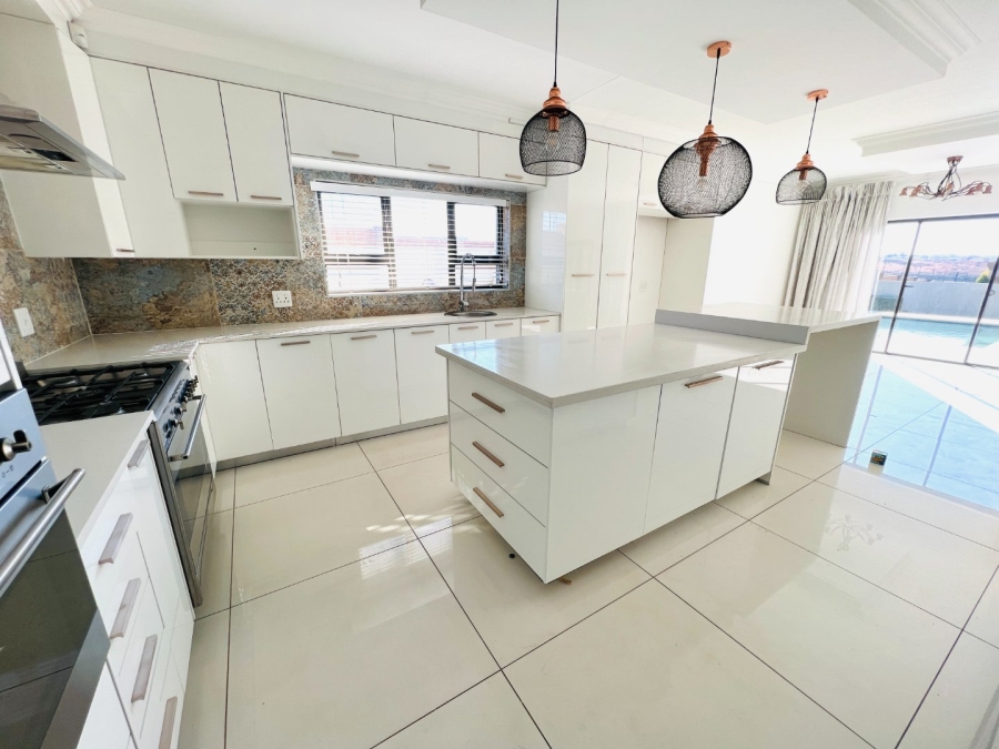 To Let 5 Bedroom Property for Rent in Blue Valley Golf Estate Gauteng